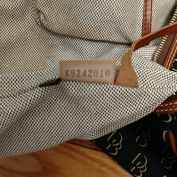 Dooney and Bourke large canvas black signature bag - Picture 8 of 8